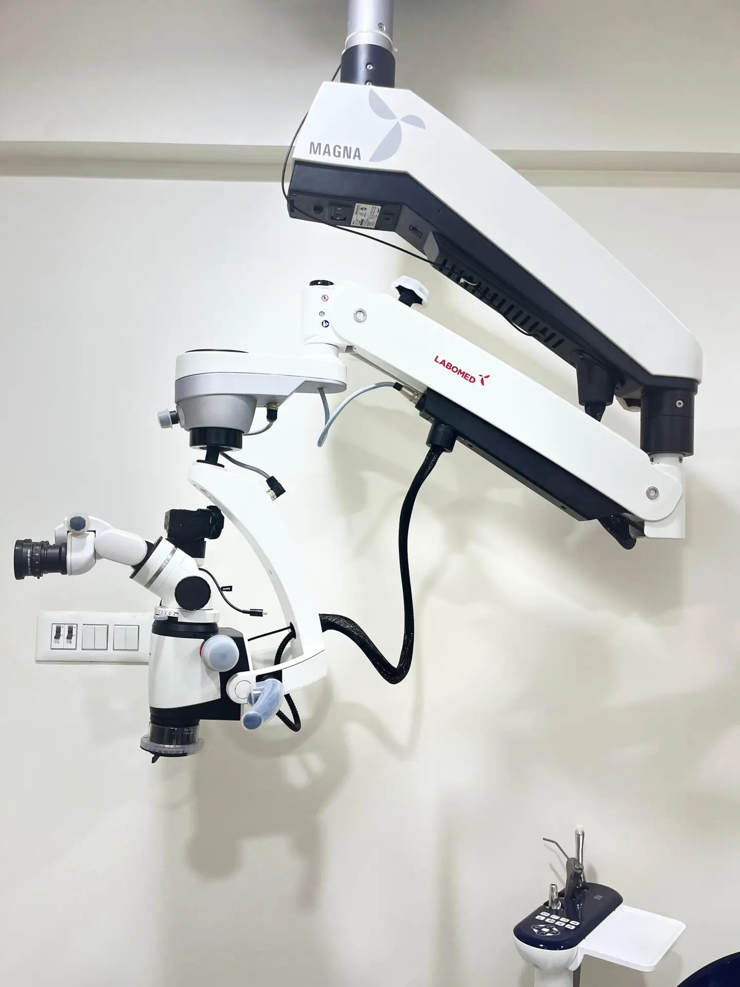 microscope endodontist Kalyan West at redefine dental clinic